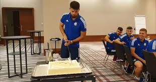 Dobrodošli na gnk dinamo zagreb službenu web stranicu. Bruno Petkovic Macem Izrezao RoÄ'endansku Tortu U Budimpesti Index Hr