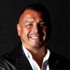 A few months ago I was leaving work and as I walked out Allan Stormon  shouted, “hey great job today, mate” and started clapping, which quickly  caught