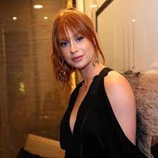 Marina ruy barbosa com o cabelo dividido ao meio para eliza de 'totalmente demais' — foto: Estou Saindo Da Zona De Conforto Diz Marina Ruy Barbosa Sobre Novo Visual Emais Estadao