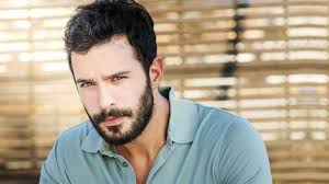 Barış arduç 2015 yılında derimod firmasının da reklam yüzü olarak; Baris Arduc Tan Milyonluk Anlasma
