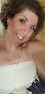 This eyeshadow look takes approximately 3 minutes and requires only one  brush. BUT, it makes an impact! Comment EYE LOOK for product info  @maybelline 24hr Color Stay Cream Shadow in Frontrunner @thebkbeauty