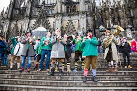 Dadurch ergibt sich jedes jahr ein anderes datum für den rosenmontagsumzug. Rosenmontag 2016 Jeck Rund Um Den Dom Koeln De