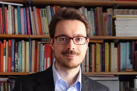 Così una pinza si trasforma in opera d'arte