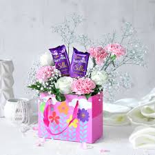 One of the benefits of ordering from pro flowers is that they offer nationwide delivery. Chocolates And Flower Bouquets Flowers With Chocolates Delivery