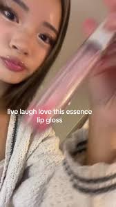 Essence Friends of Glamour Lip Gloss