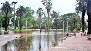 Uruguay is a country in the southeastern region of south america, bordering the atlantic ocean, between argentina and brazil.it is located in the southern hemisphere on the atlantic seaboard of south america between 53 and 58 west longitude and 30 and 35 south latitude. Hoy Podrian Ser Evacuadas Unas 400 Personas En Paysandu Con El Rio Uruguay Superando Los 7 Metros Diario El Telegrafo