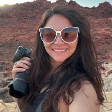 Who can recommend a photographer for a family photo shoot at Lake George