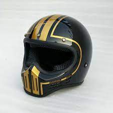 Helmets Panosundaki Pin