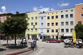 Pflichtfelder sind mit einem * gekennzeichnet. Bunte Hauserfassade In Der Wasserburger Altstadt Wasserburg Am Inn Burg Altstadt