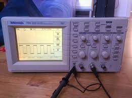Tektronix warrants that the products that it manufactures and sells will be free from defects in materials and workmanship for a period of three (3). V Tektronix Tds 220 Digitales Speicheroszilloskop Mikrocontroller Net
