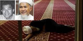 Jenazah dibawa ke masjid sultan salahudin abdul aziz shah alam untuk urusan serta solat jenazah dan dikebumikan di tanah perkuburan islam seksyen 21, shah alam, selangor selepas waktu asar. Sayu Meskipun Mengesot Azmil Mustapha Tetap Ke Surau 4 Gambar Gelak Hati