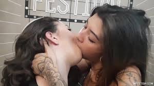 Wet Tongues Teasing Each Other - XNXX.COM