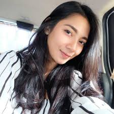 Dinda kirana unggah foto reuni pemeran 'kepompong' bikin heboh. Ingat Sinetron Kepompong Ada Pemerannya Yang Sudah Gendong Anak Loh Boombastis