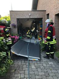 My garage is an application for 4. Feuerwehr Kalkar Gasexplosion In Garage Eine Verletzte Person Presseportal