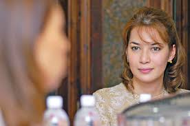 Cik puan besar hajjah kalsom binti abdullah, formerly known as sultanah kalsom (née anita abdullah) is the former sultanah consort of pahang as the 2nd wife and widow of sultan haji ahmad shah. Thread Gosip Para Kerabat Royal Vvip Social Climber Version 8 Gosip Para Kenamaan Gosip Forum Cari Infonet