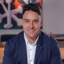 Curitiba e o Paraná ganharam destaque no céu do Brasil! ✈️ Quem já viu por  aí uma aeronave estampada com o nosso Jardim Botânico e a araucária? O  avião faz parte de