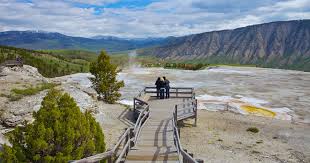 Plan your trip according to the season. Yellowstone National Park Vacation Ideas For Planning An Itinerary Expedia Viewfinder