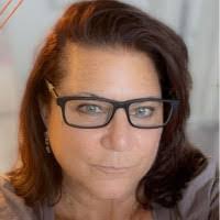 Erendira Leal's Instagram, Twitter & Facebook