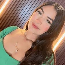 Elizabeth Navas's Instagram, Twitter & Facebook