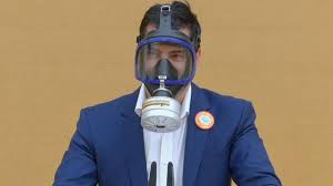 Amzn.to/1xhd3te link neopren spontane aktion mit gasmaske im edeka met zu kaufen gefilmt von rené jahnke. Afd Wegen Fluchtlingen Gasmasken Mann Der Afd Wurde Mit 27 Fruhpensioniert Augsburger Allgemeine