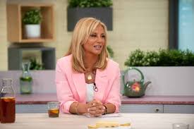 As a philosophy student, became interested in the experience of a theatre. Recaida Alexandra Lencastre Abandona Projetos E Deixa Amigos Preocupados