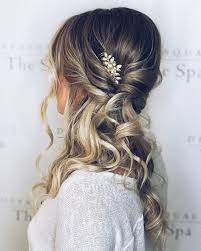 Brautfrisur Seitlich Tragen 30 Stilvolle Ideen Hochzeitskiste Brautfrisur Brautfrisuren Lange Haare Frisur Hochzeit Halboffen