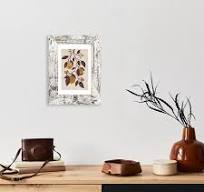 Customized European Retro Wall Hanging Photo Frame Lightweight from China  Factory Made of Resin
