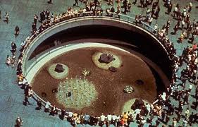 Isamu Noguchi Sunken Garden For Chase Manhattan Bank Plaza New York City 1961 64 Via Onasecretmission Blogspot Arquitectura Urbana Urbano Arquitectura