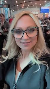 Leigh-Allyn Baker (@leighallynbaker13) Official