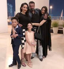 Check Out Trishala Dutt Spends New Year With Sanjay Dutt Maanayata Dutt And Siblings In Dubai Actors Birthday Bollywood Actress Actors