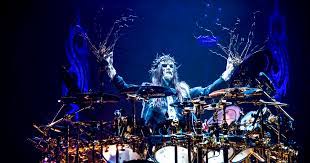 Slipknot est un groupe de nu metal 7 américain, originaire de des moines, dans l'iowa.il est formé par le percussionniste shawn crahan, le batteur joey jordison et le bassiste paul gray les guitaristes kun nong et donnie steele en 1995. Lif43h8o6zxdym