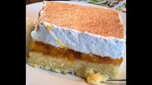 · spiegeleikuchen rezept leckerer aprikosen schmandkuchen vom blech der kuchen mit rührteig und einer puddingcreme mit schmand ist kinderleicht zu backen. Mandarinen Schmand Kuchen Als Blechkuchen Youtube