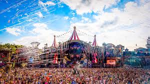 The vision they create can be compared to a visit in disneyland everything is perfectly organized and beautifully designed. Welcome Festival Tomorrowland