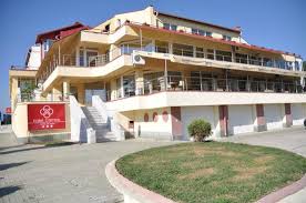 Argisch) ist eine rumänische stadt im kreis argeş und liegt am rechten ufer des flusses argeş, der hier durch ein tal südkarpaten fließt. Hotel Camino Reviews Curtea De Arges Arges County Romania Tripadvisor