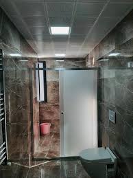 Merhaba, sizce duşakabinde buzlu cam mı , yoksa şeffaf cam mı daha kullanışlı ve şık durur? Dusakabin Alacaklar Icin