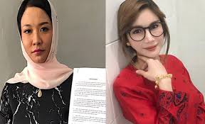 Sejak semalam, kecoh di media sosial apabila usahawan kontroversi nur sajat berketerampilan lengkap seperti wanita, memakai telekung dan purdah ketika menunaikan umrah. Nur Sajat Minta Maaf Atau Saman Yusmiliati Sabah Post