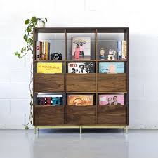 Korgis Record Cabinet Ein Neues Retro Vinyl Regal Von Mitz Takahashi Schallplatten Regal Schallplatten Aufbewahren Schallplatten