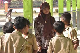 Depan masjid jihad tangah jua. Cerita Para Guru Berstatus Honorer Pengalaman Mengajar Dan Usaha Menjadi Guru Pns Program Rise Di Indonesia