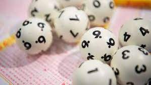Ein aufsichtsbeamter prüft vor der ziehung die geräte. Lotto Ziehung Heute Am Mittwoch 25 11 2020 Das Sind Die Aktuellen Gewinnzahlen Verbraucher