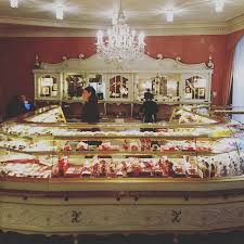 Naschen Beim Zauner In Bad Ischl Geburtstags Zaunerstollen Mmmmhhh Massloskochen Zauner Zaunerstollen Konditorei Trad Schoko Brownies Schoko Kaffeehaus