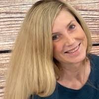 Ashley Maclachlan's Instagram, Twitter & Facebook