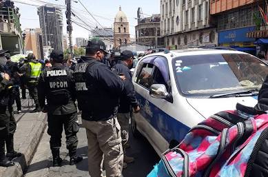 Las fuerzas de seguridad coordinaron un operativo relámpago., do AI tạo