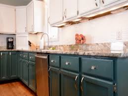 Throughout the 1980s and '90s, oak was a popular choice for kitchen cabinetry in homes across america, and this cabinet material remains in many homes today. 13 Different Ways Getting Rid Of Honey Oak Can Modernize Your Home The Diy Nuts