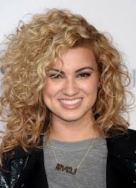 40 Ideal Curly Short Hairstyles For Square Facesshort And Curly Haircuts Square Face Hairstyles Mid Length Curly Hairstyles Curly Hair Styles Naturally