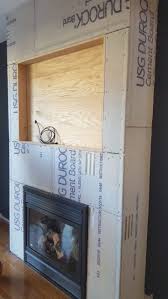 Bau Einer Raumhohen Kaminverkleidung Wohnzimmerumbau Wohnzimmer In 2020 Kaminverkleidung Kamin Umgestalten Diy Kamin