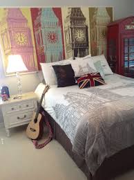 Jun 21, 2021 · cath acquired the two bedroom flat, in a victorian house just off ladbroke grove in west london, from her brother when he moved to singapore. London Themed Wallpaper Bedroom Bed Bedding Bed Sheet Furniture Room Bed Frame Duvet Cover Interior Design Property 1937072 Wallpaperkiss