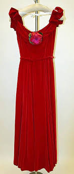 Retrostage is designed to provide customers the top vintage clothing, shoes and accessories. Evening Dress Mainbocher American 1890 1976 Date 1948 Culture American Vintage Gowns Dresses Vintage Dresses