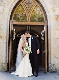 Por eso le hemos querido preguntar un montón de cosas de las que ella habla en el libro una decisión original. Casarse Por La Iglesia O Celebrar Una Boda Civil Boda Por La Iglesia Fotos De Boda Divertidas Boda