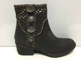 These boots feature a 11 upper with pull straps, a square toe, and a cushioned outsole. Circle G Black Crackle Turquoise Embroidered Snip T Gem