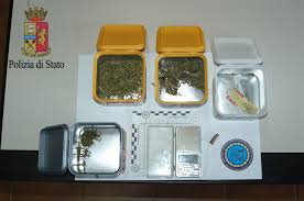 A fara sabina, i carabinieri della stazione di passo corese hanno arrestato m.g., un pregiudicato italiano di 43 anni, poiché raggiunto da un ordine di esecuzione per la carcerazione emesso dalla procura generale di roma per reati in materia di stupefacenti. La Detenzione Di Sostanza Stupefacente E Reato Piccolo Vademecum Del Consumatore